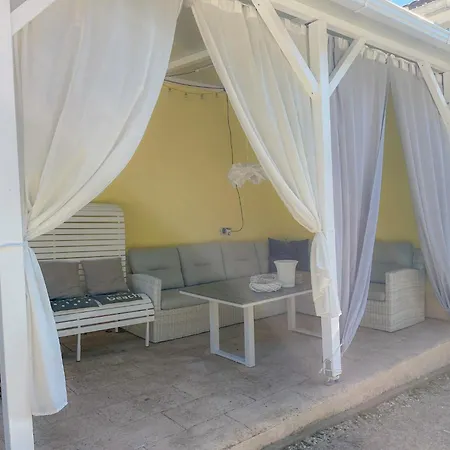 M&m Met Eigen Zwembad